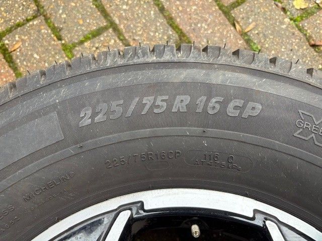 5 x Fiat Alloy wheels with tyres