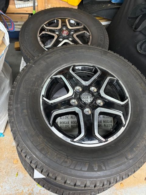 5 x Fiat Alloy wheels with tyres